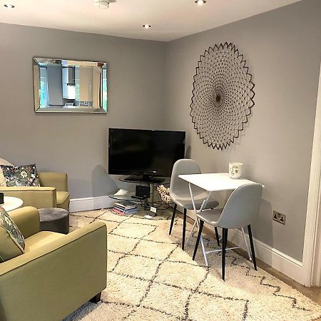 The Lodge Chester - Luxury Apartment For Two, With Free Parking! Hough Green ภายนอก รูปภาพ