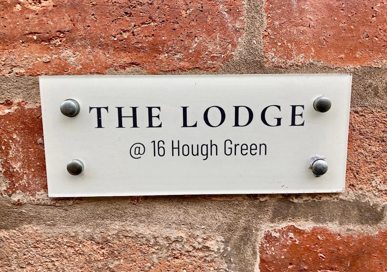 The Lodge Chester - Luxury Apartment For Two, With Free Parking! Hough Green ภายนอก รูปภาพ